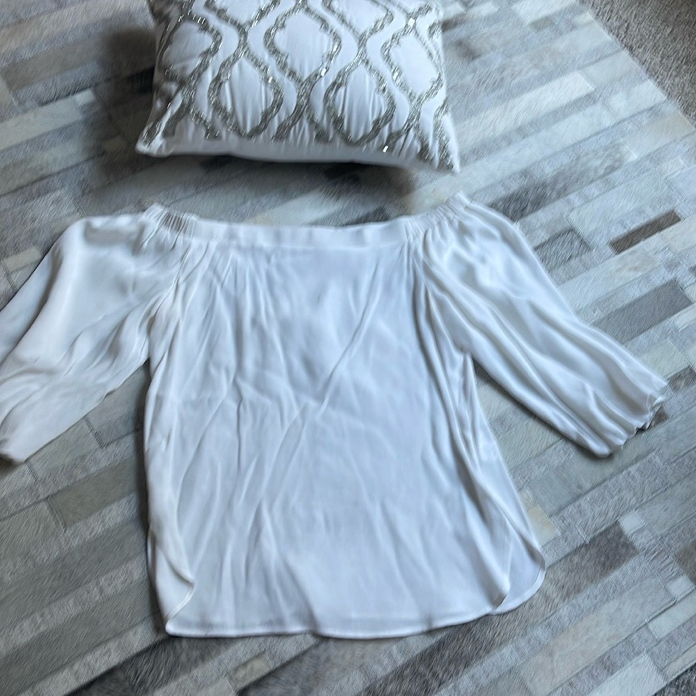Cute! White Off The Shoulders Top/Blouse